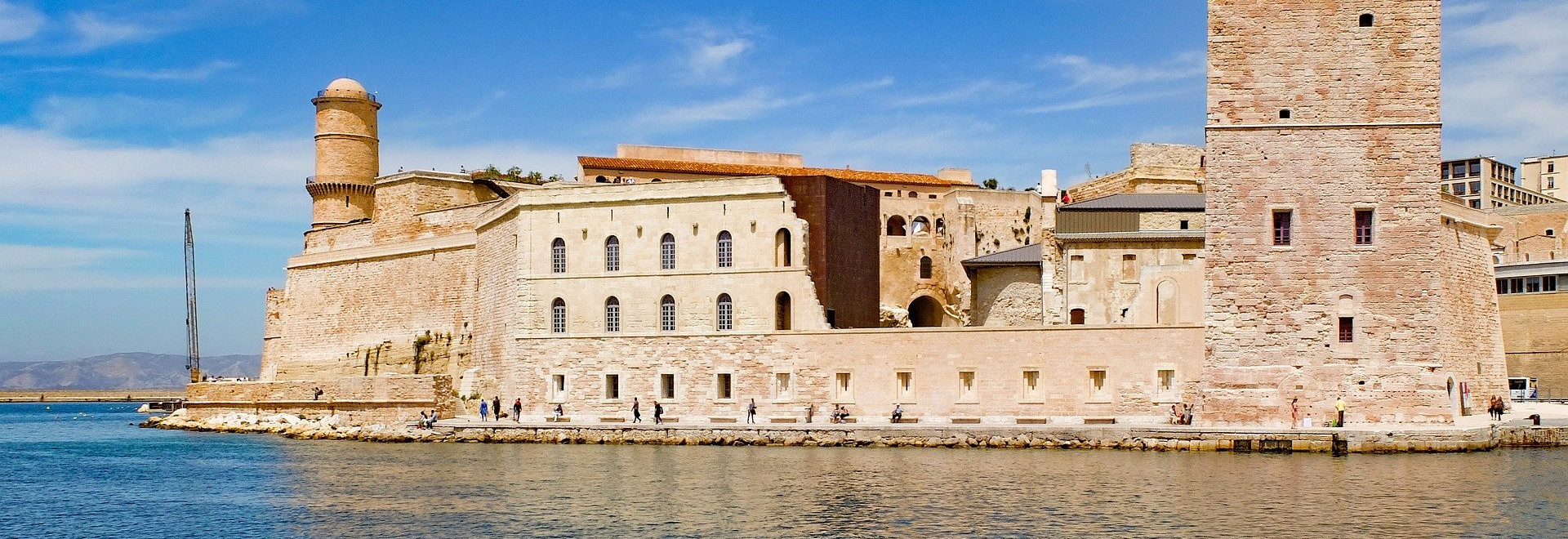 fortress-2754323_1920.jpg