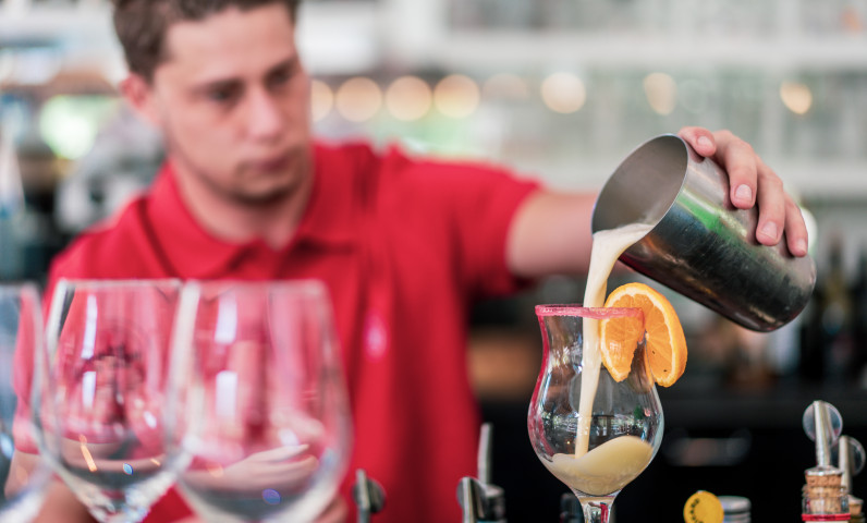 offre-emploi-barman.jpg