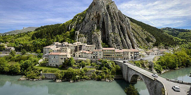 Vue_depuis_la_citadelle_de_Sisteron_01.jpg